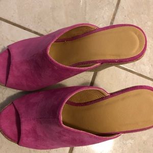 Fushia wedge never worn size 7